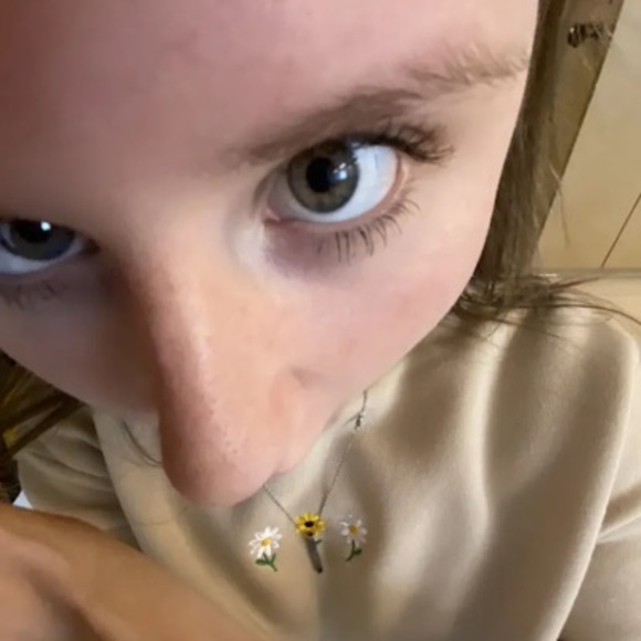 Meet your Posher, Alivia - Picture 1 of 1